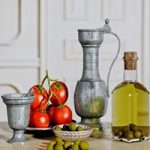 Olive and oil decorative set